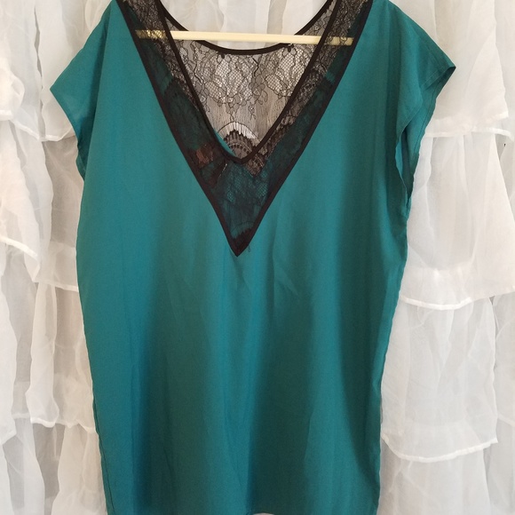 Bisou Bisou Tops - ☕Bisou bisou emerald green sleeveless shell